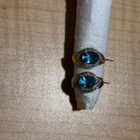 Swiss blue topaz set in 10 k gold